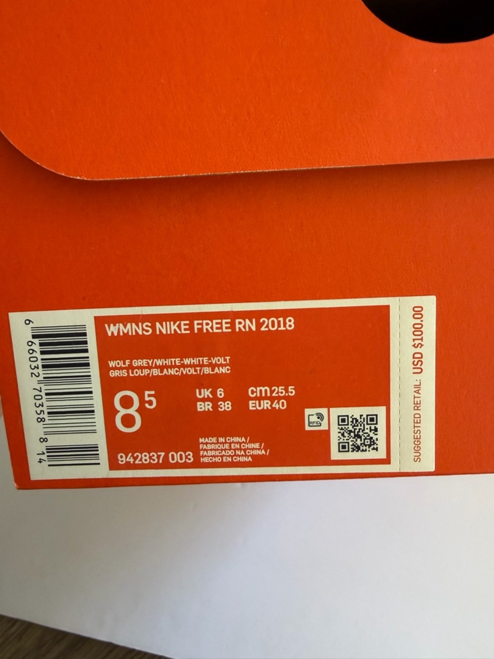NEW IN BOX Nike Women’s Free RN Light Gray Running Sneakers / Shoe Size 8.5 - Picture 3 of 5